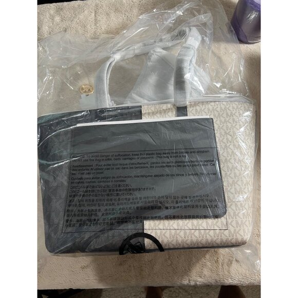 Michael Kors Jet Set Travel Large Tote Bag In Beige & Black Canvas - Picture 2 of 13